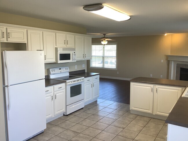 Building Photo - 650 Orient Way