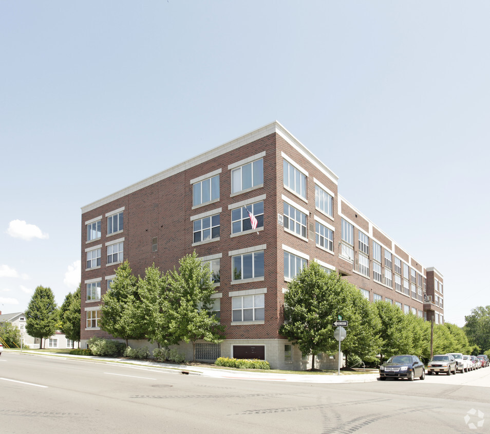 Primary Photo - River Lofts