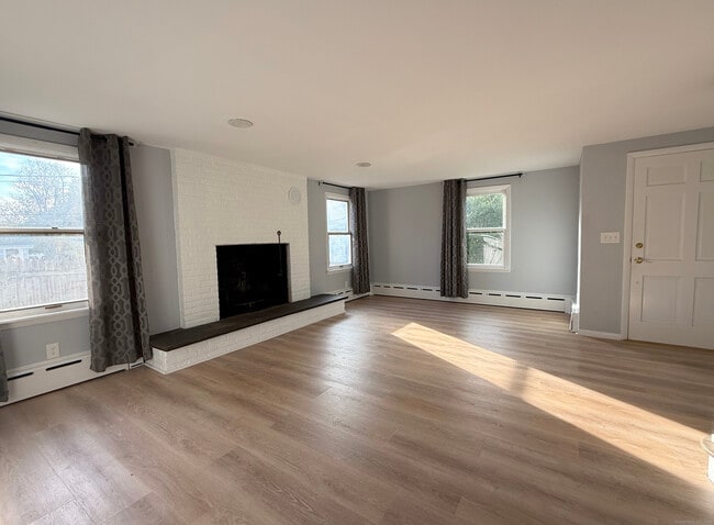 Building Photo - 3 George St