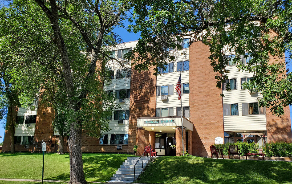 Primary Photo - Deering Manor - Section 8: 62+ ,Handicapped,