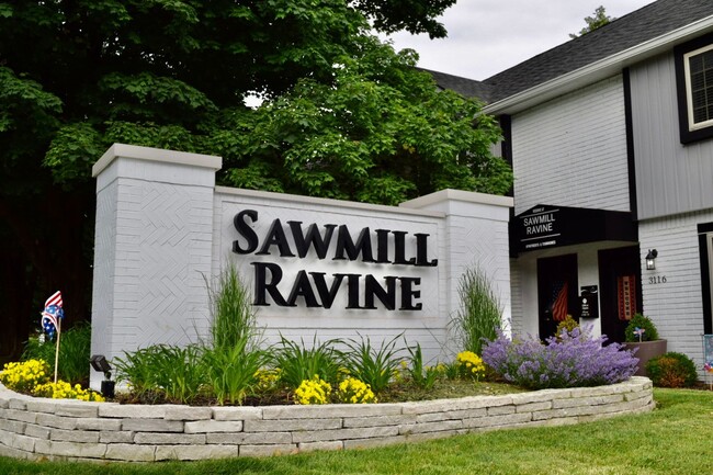 Foto del edificio - Reserve at Sawmill Ravine Townhomes & Gardens