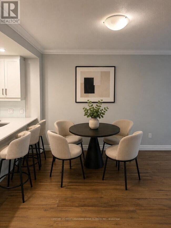 Photo du bâtiment - 1200 Commissioners Rd W