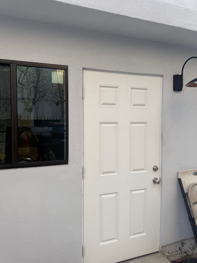 Building Photo - 1518 N Broadway