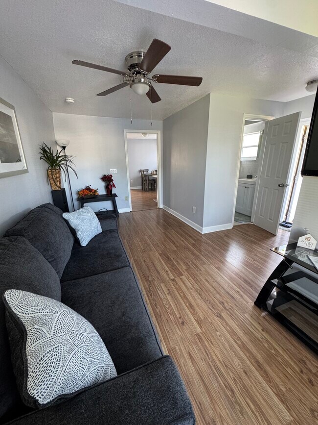 Building Photo - 1558 NE 30th St