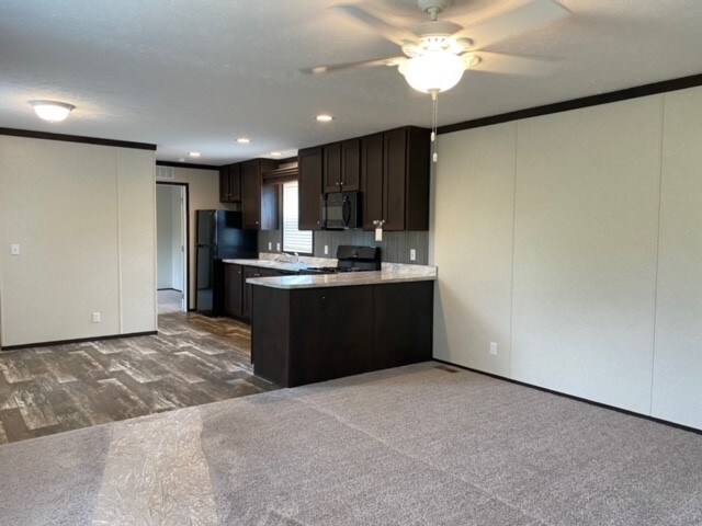 Building Photo - 1075 Hemlock Dr