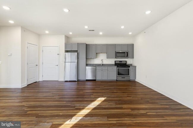 Building Photo - 2411 Kensington Ave