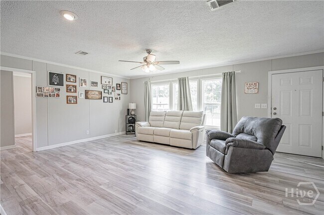 Foto del edificio - 75 Willow Ln