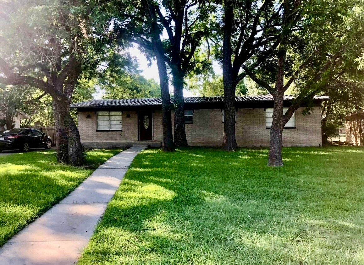 Foto principal - 1417 W 4th St