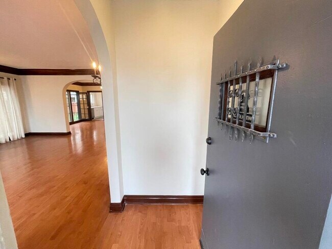 Foto del edificio - 229 S Virgil Ave