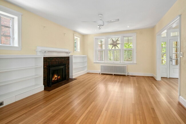 Building Photo - 1724 Taylor St NW