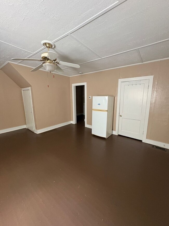 Foto del edificio - East 14th Triplex