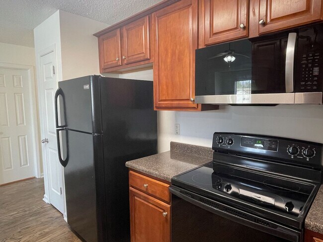 Foto del edificio - Renovated, Affordable Townhouse in College Park