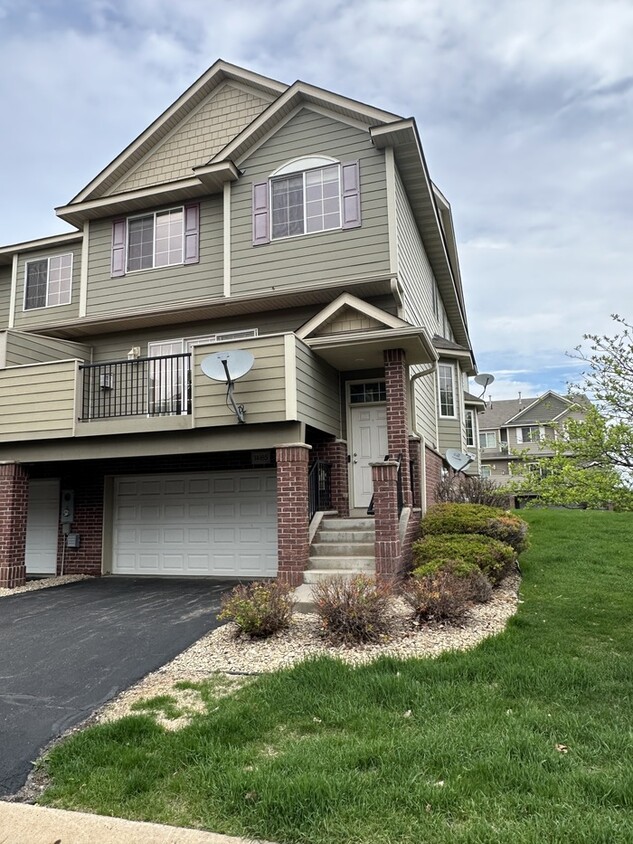 Townhome In SoughtAfter Prior La... Townhouse for Rent in