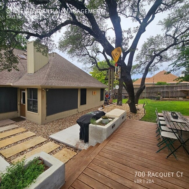 Building Photo - 700 Racquet Ct