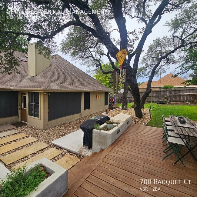 Foto del edificio - 700 Racquet Ct