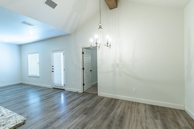 Building Photo - The Finer Things In Life/ The Town Homes of Stone Bridge!