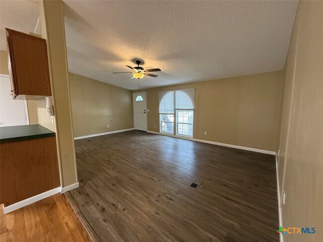 Foto del edificio - 136 Sonnyland Dr