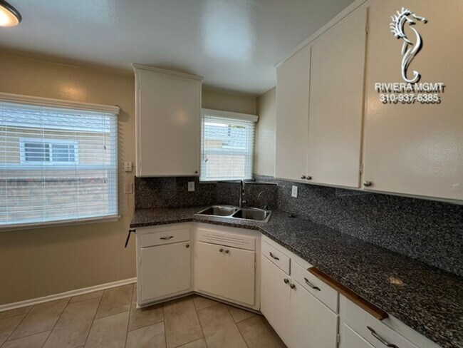Building Photo - 3BR 1.5BA House in the Hollywood Riviera