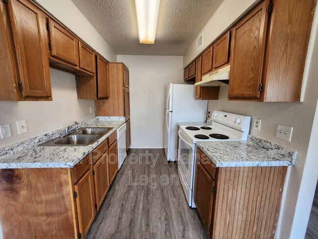 Building Photo - 151 Allencrest Dr