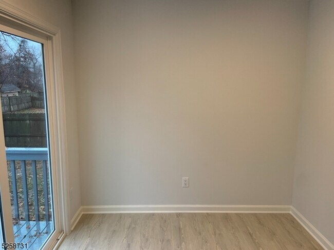 Building Photo - 164 1st St