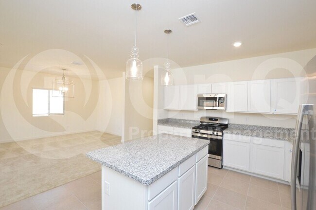 Building Photo - 670 E Emerald Dr