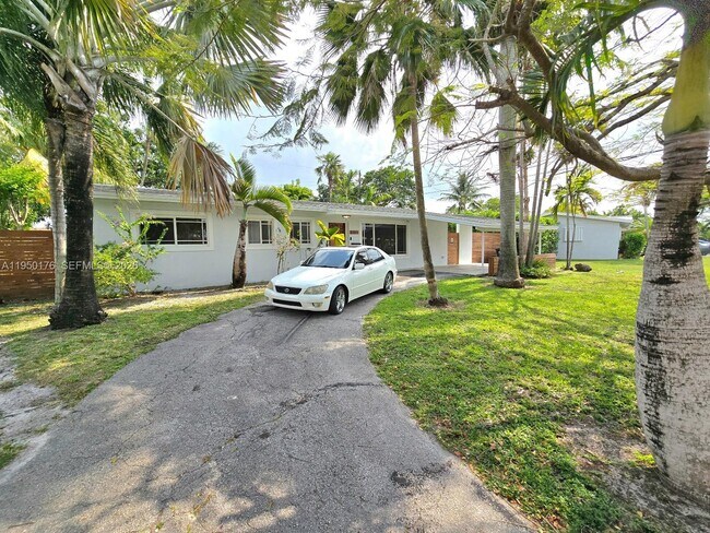 Building Photo - 10330 SW 53rd St