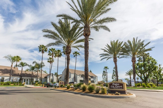 Foto del edificio - Palm Court Apartment Homes