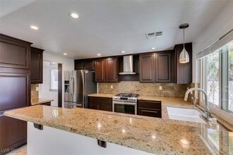 Building Photo - 240 Honeywood St