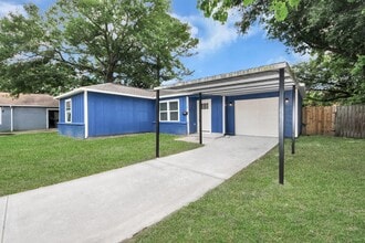 Building Photo - 710 Canary Cir