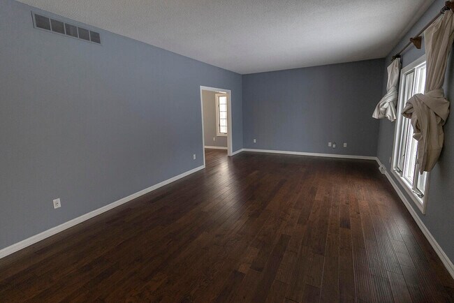 Building Photo - 4500 W Bridgewood Dr