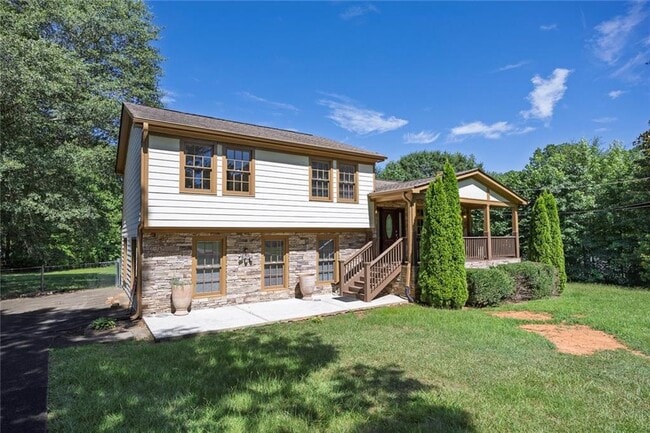 Building Photo - 2460 Sims Dr NE