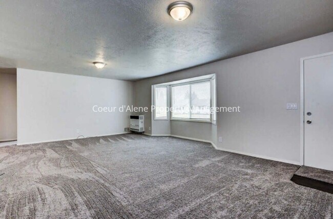 Building Photo - 2 bed, 2 bath duplex in Hayden