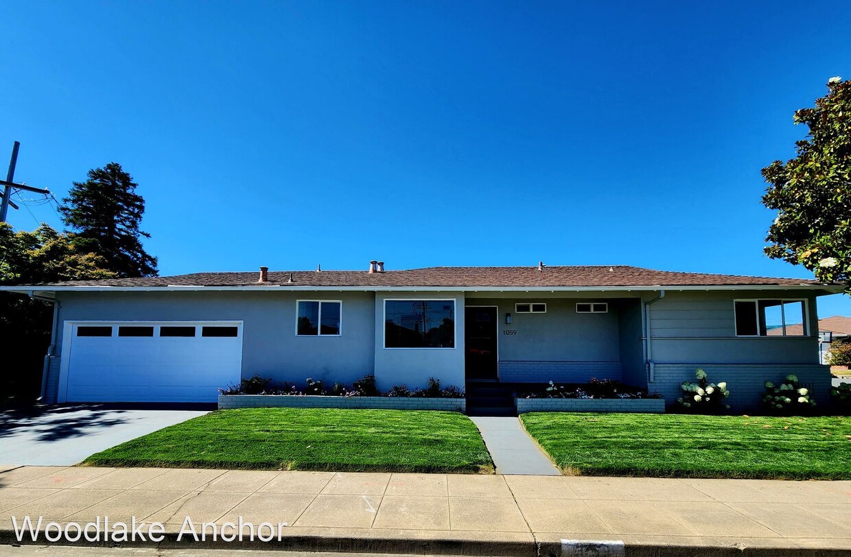 Primary Photo - 3 br, 2 bath House - 1059 Fiesta Drive