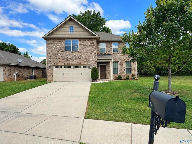 Foto del edificio - 114 Summer Pointe Ln NW
