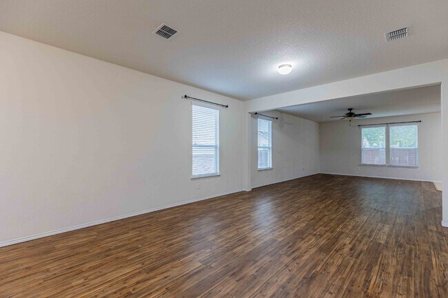 Building Photo - 25118 Marshall Bluff