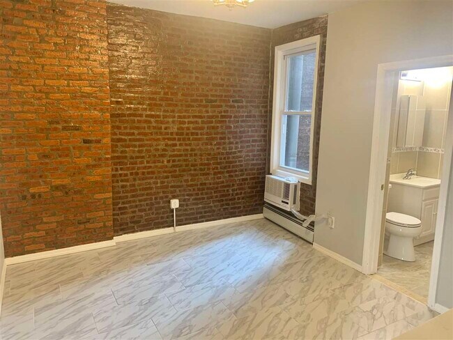 Building Photo - 51 66th St