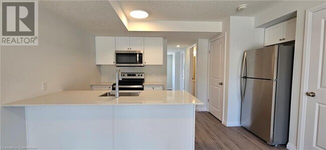 Building Photo - 410 Northfield Dr W