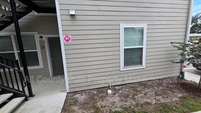 Building Photo - 915 Ariana St
