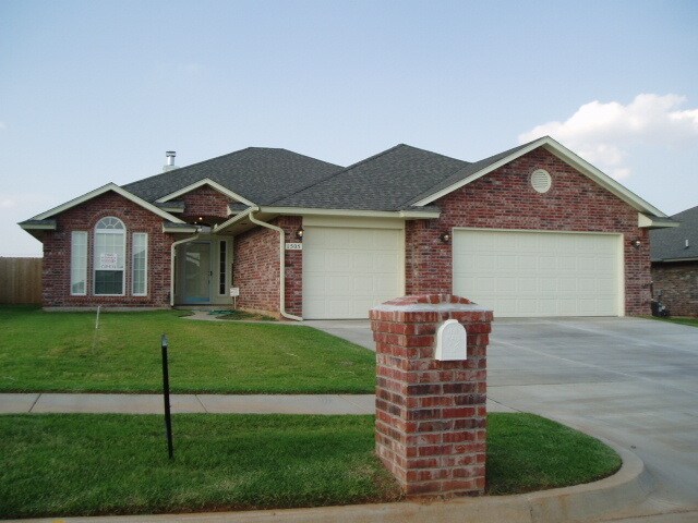 Primary Photo - 3 Bed + Office - Private Master Suite - Mo...