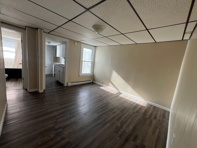 Building Photo - 642 W Market St