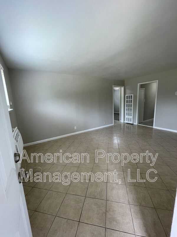 Foto del edificio - 719 S Troost Ave