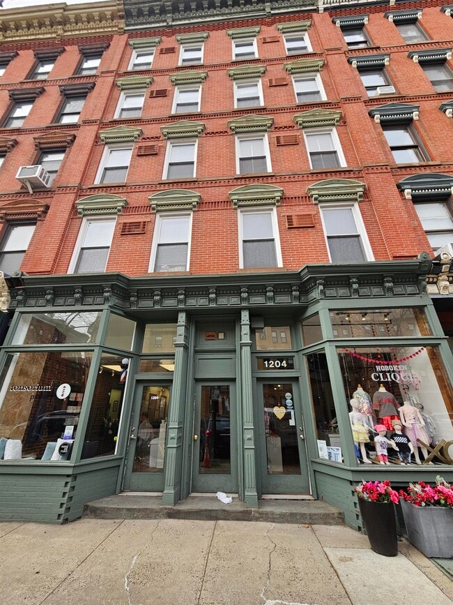 Building Photo - 1204 Washington St