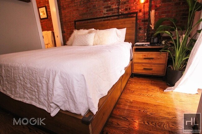 Foto del edificio - E 1ST ST.