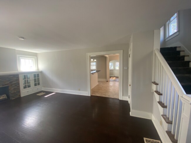 Building Photo - 525 N Madriver St