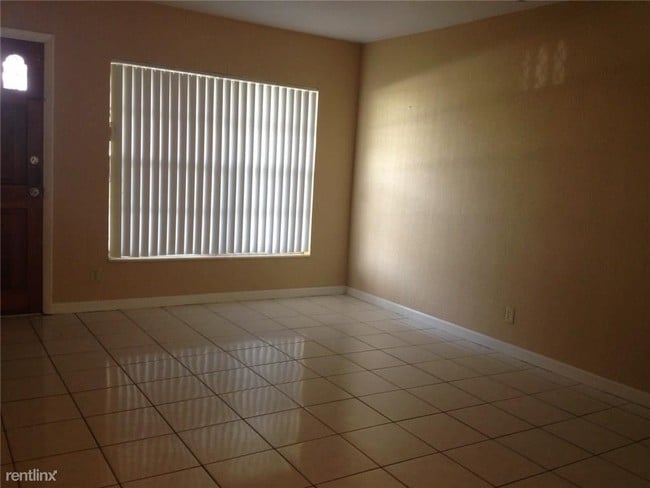 Foto del edificio - 6921 SW 24th St