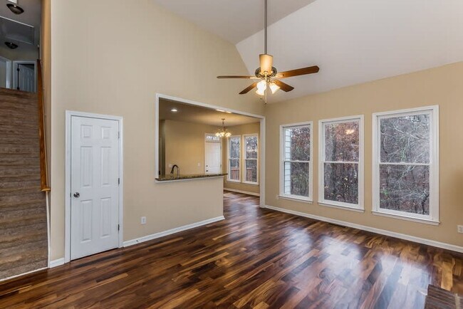 Building Photo - 347 Laurel Glen Xing