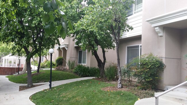 Building Photo - 10241 White Oak Ave
