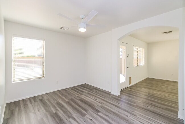 Building Photo - 1459 E Shari St