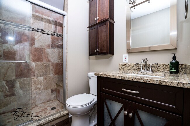 Foto del edificio - 586 Somerset Ln