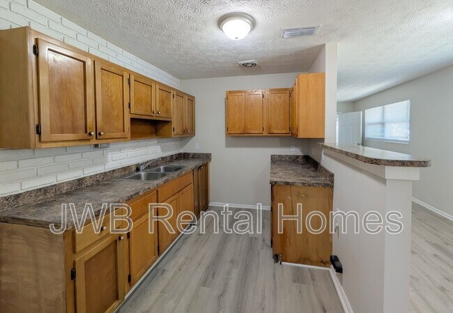 Foto del edificio - 6412 Cooper Ln